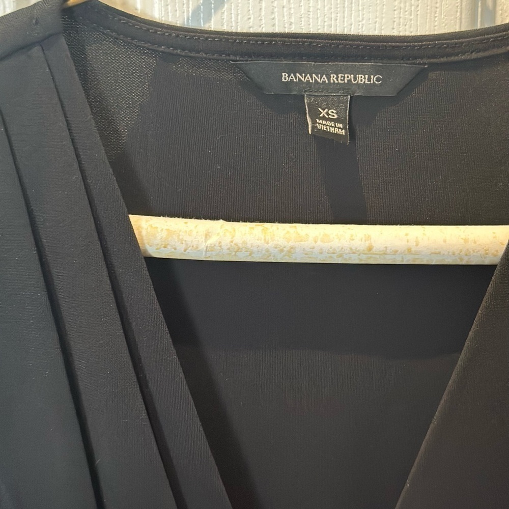 Beautiful brand new extra small black banana republic blouse XS. - Picture 3 of 6